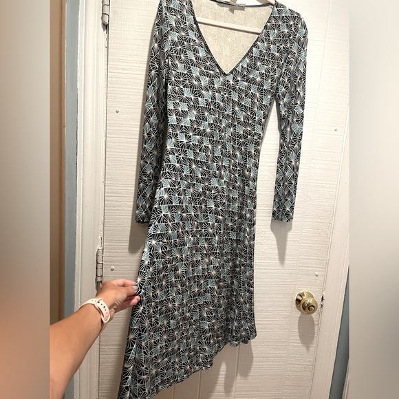 Diane von Furstenberg Blue Print Dress - size 6 EUC - Picture 2 of 7